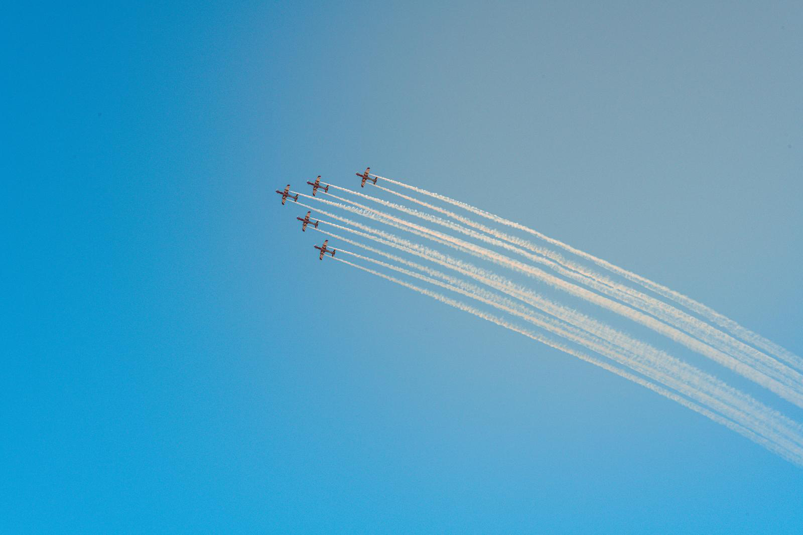 Qatari Airforce Salutes Frontline Workers